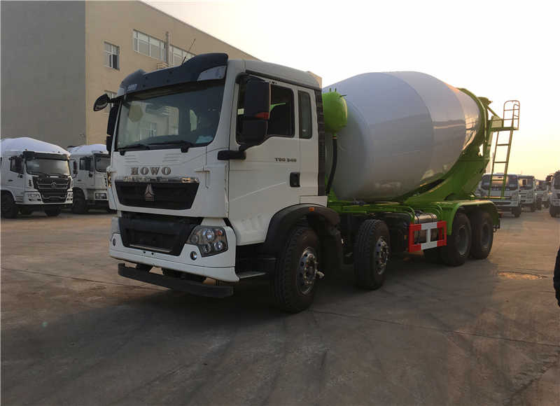 重汽豪沃12方轻量化搅拌车