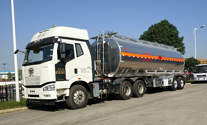 解放J6P危险品运输半挂牵引车