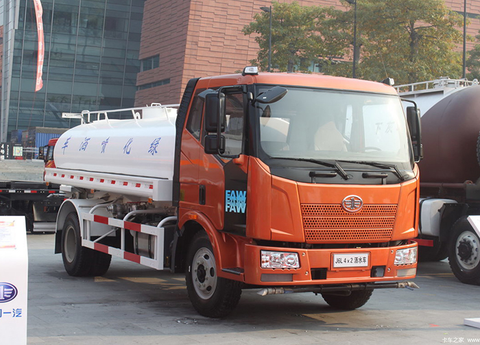 解放J6洒水车