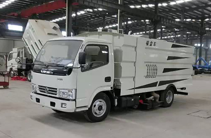东风3308吸尘车交付双流机场使用
